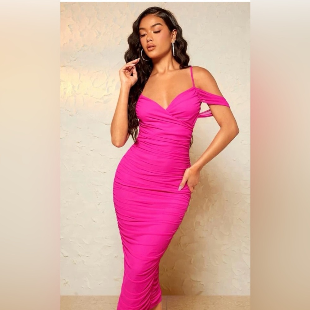Hot pink bodycon dress. Size M/6. New with tags. Never been worn.